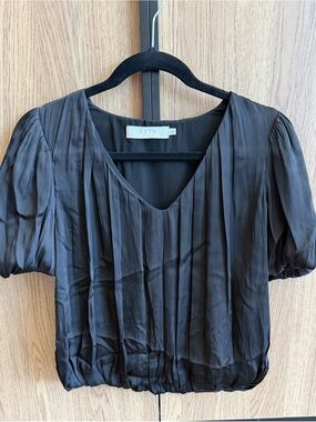 ASTR Black V-Neck Pleated Short Sleeve Top
